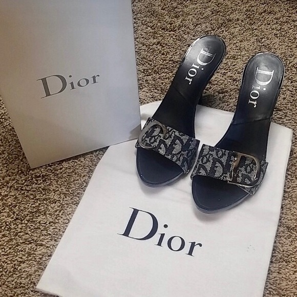 Dior Shoes - 🛍CLEAR THE CLOSET PARTY🥂 Dior Logo Sandals